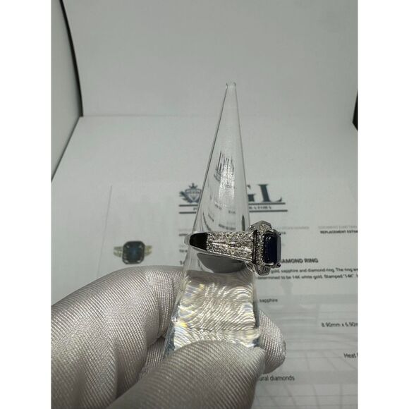 3.16 Ct Natural Sapphire and Diamond Ring, Cushion Cut with 14kt Gold Ring - Picture 6 of 7